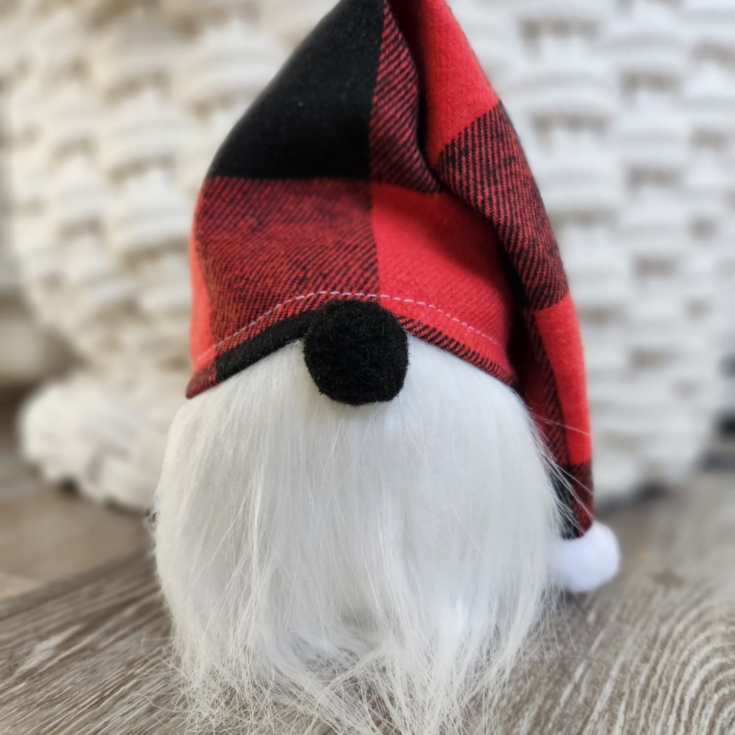 Gnome -black/ red plaid 3