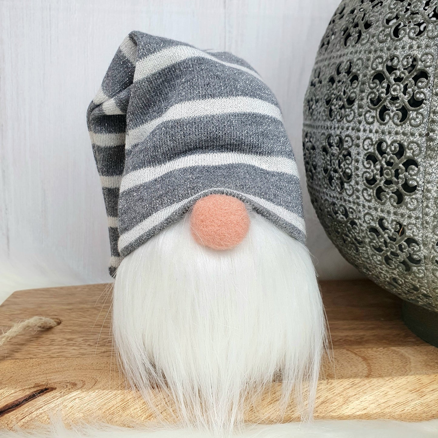 Gnome - grey/ white stripe